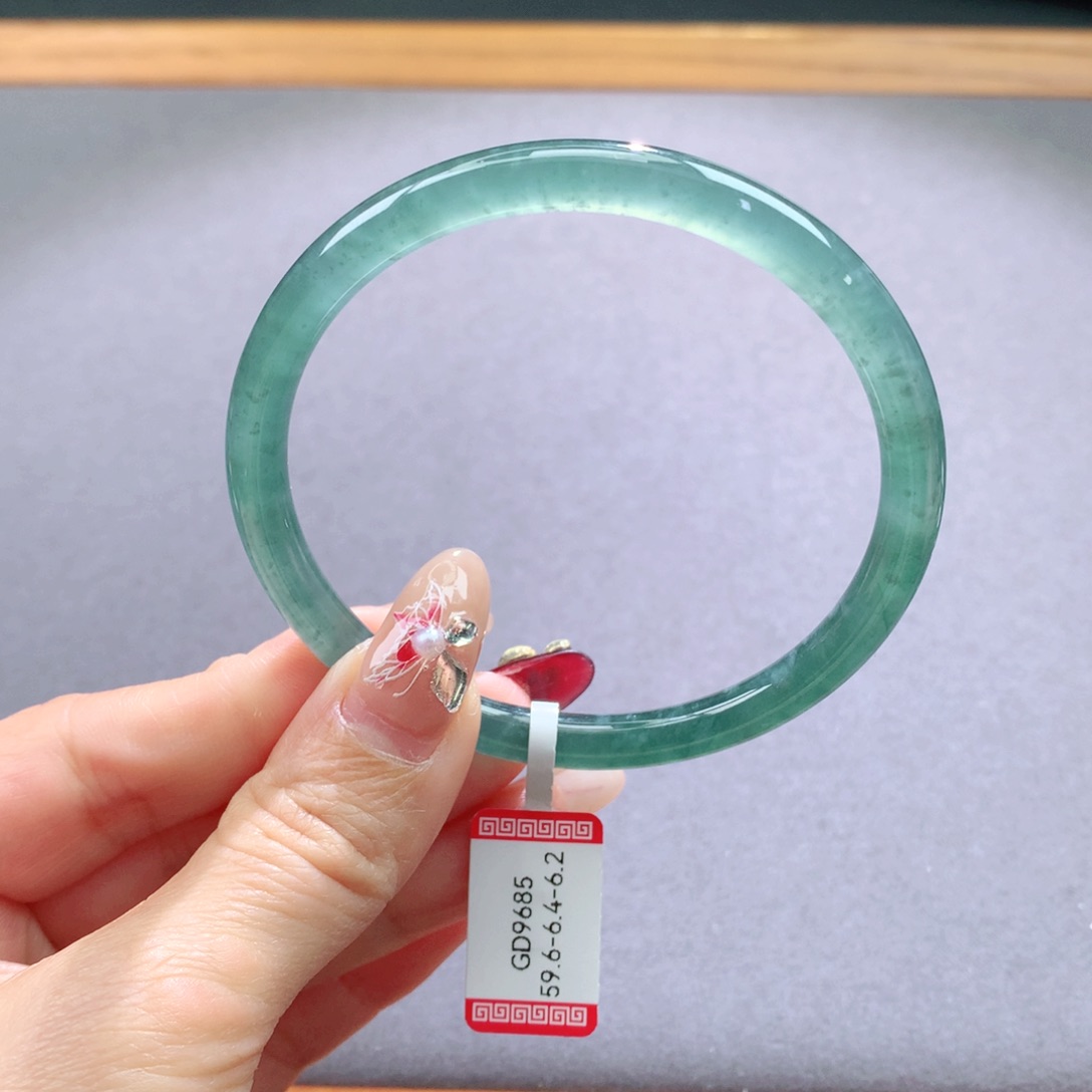 翡翠手镯未镶嵌天然翡翠手镯叮当镯