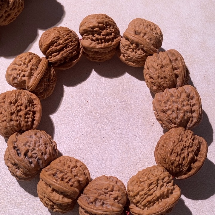 手串文玩核桃…………6