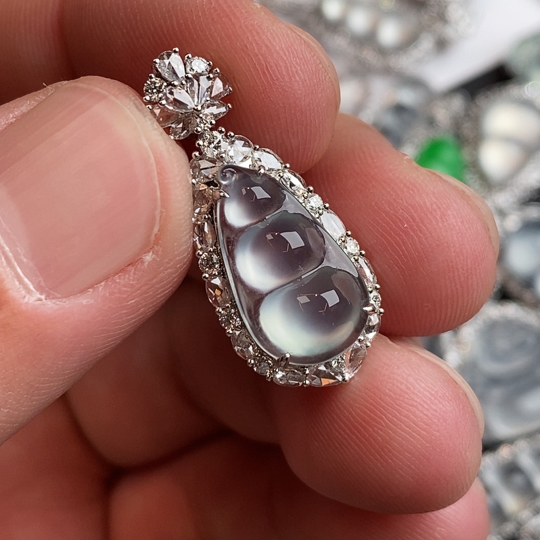 翡翠18K金镶嵌颈饰豆子