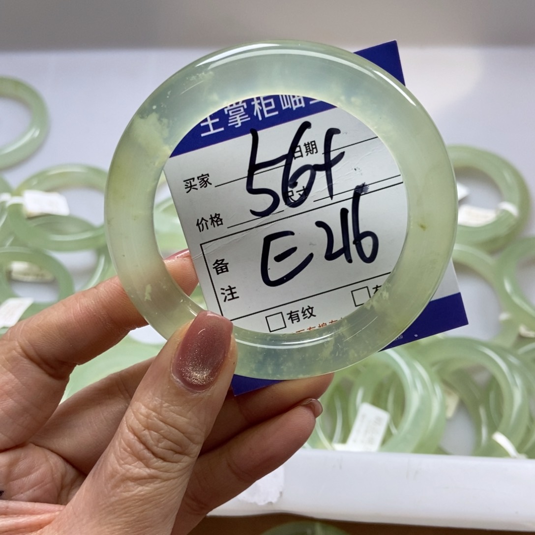 岫玉手镯手镯未镶嵌