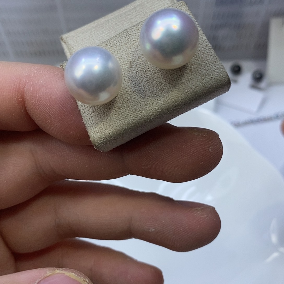 耳饰18K金镶嵌海水珍珠
