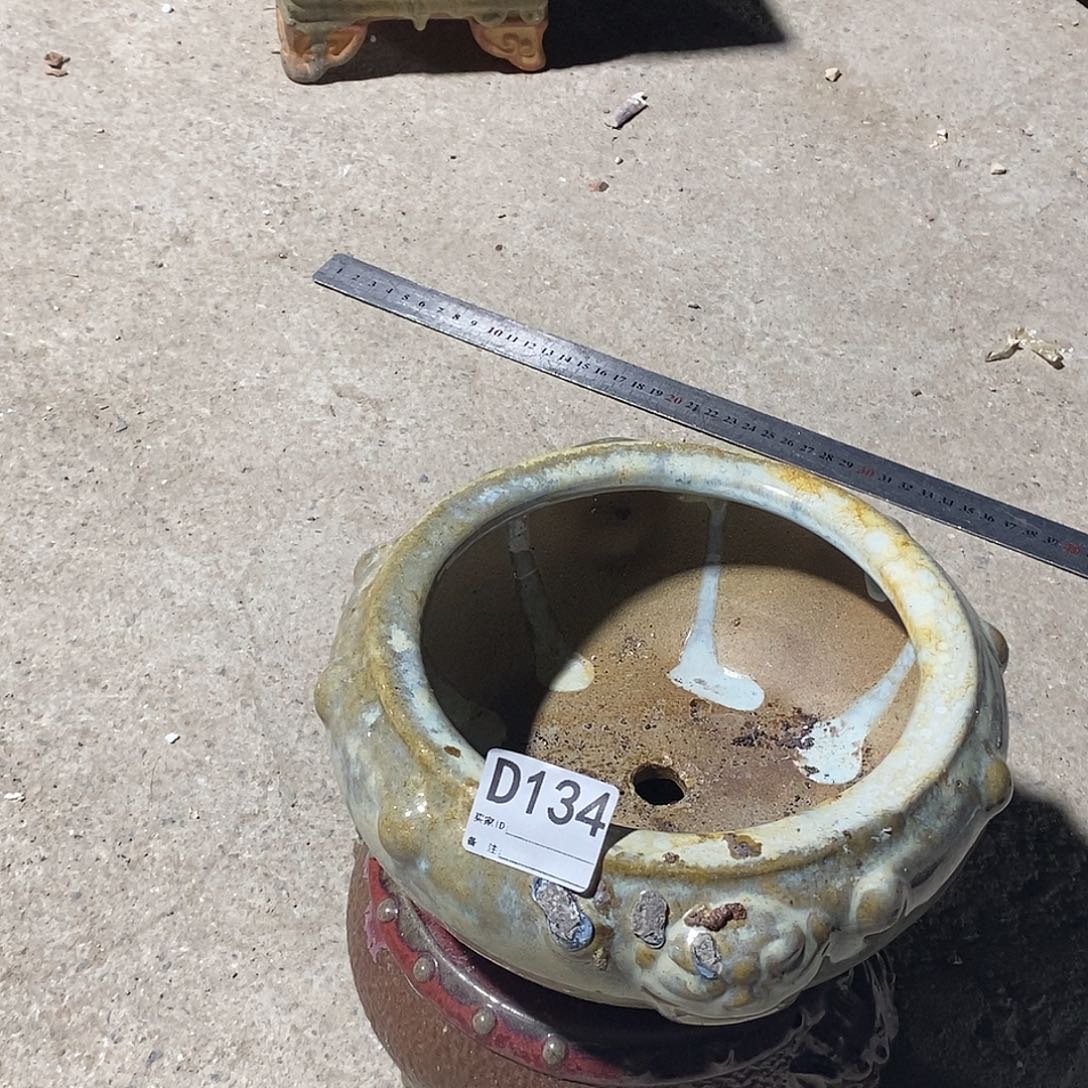 女***色紫砂彩名窑134。 瑕疵