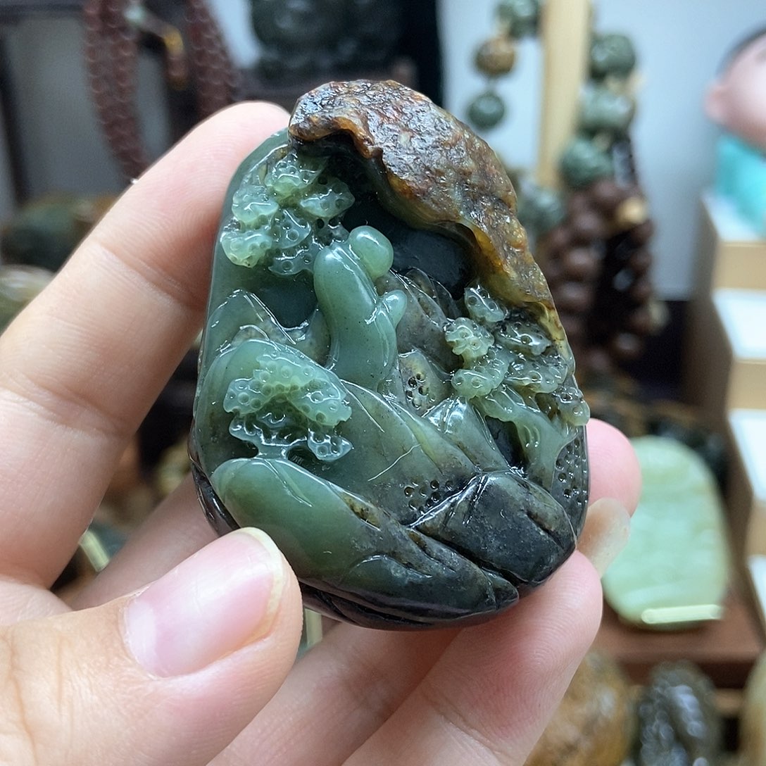 岫岩河磨玉（透闪石质玉）把件未镶嵌人**过