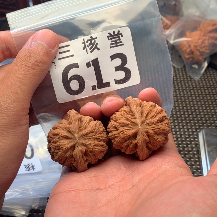 文玩核桃吊坠黑马