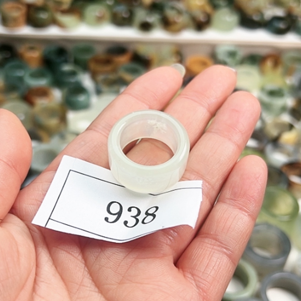 【闪购商品】蛇纹石玉戒指未镶嵌何**魂