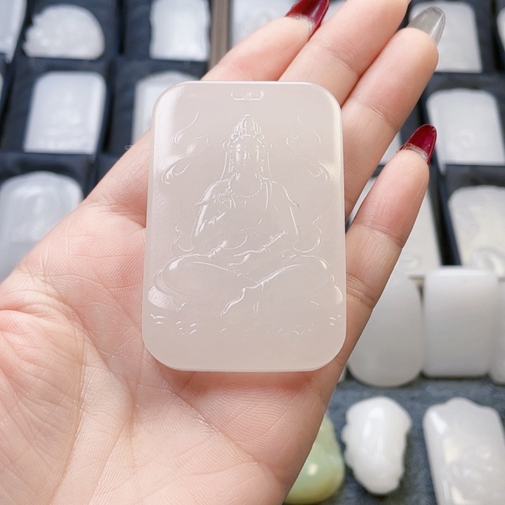 石英质玉（金丝玉）颈饰未镶嵌小*瓶新疆金丝玉双面雕工