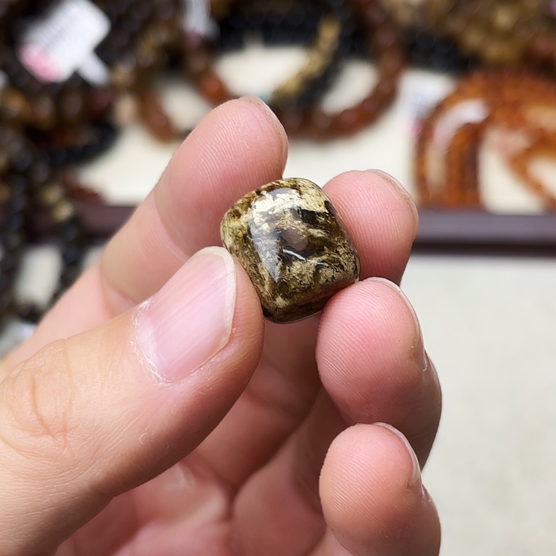 琥珀未镶嵌裸石大