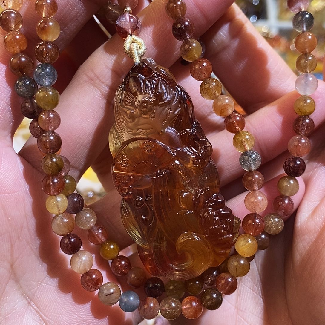 宜***姐未镶嵌水晶颈饰水晶