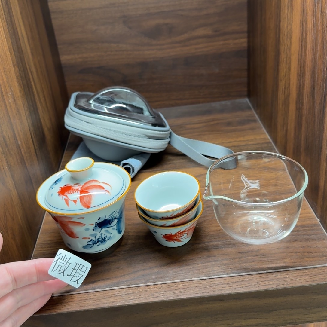 釉下手绘茶具微瑕