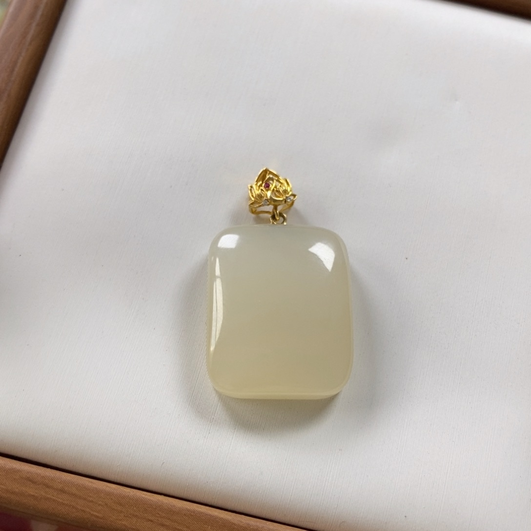 【闪购商品】和田玉吊坠18K金镶嵌