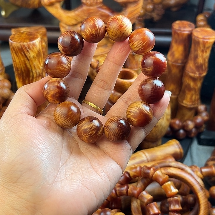 晟***饰无事牌松木（琥珀木）