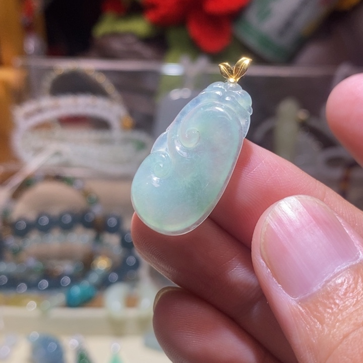  天然缅甸A货翡翠18k镶嵌糯冰种飘花精美女款百搭如意吊坠200