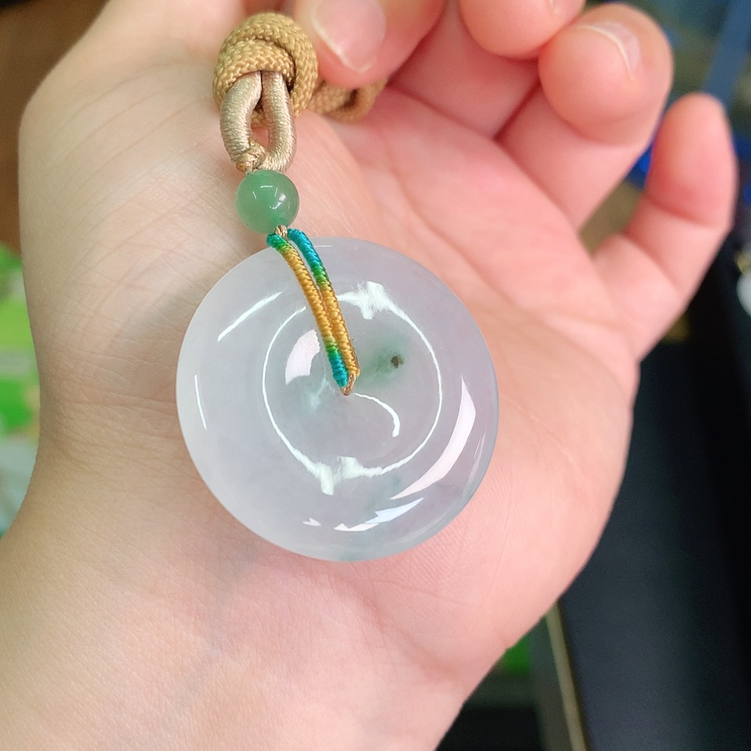 翡翠颈饰未镶嵌飘绿大扣33*6