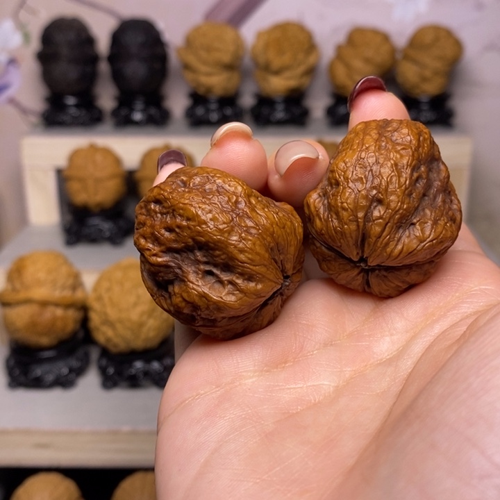 文玩核桃把件28Y—七彩龙脊35尺34克