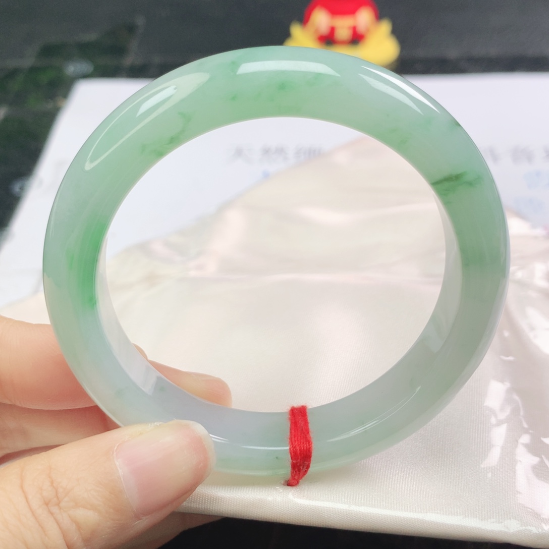 翡翠未镶嵌手镯正