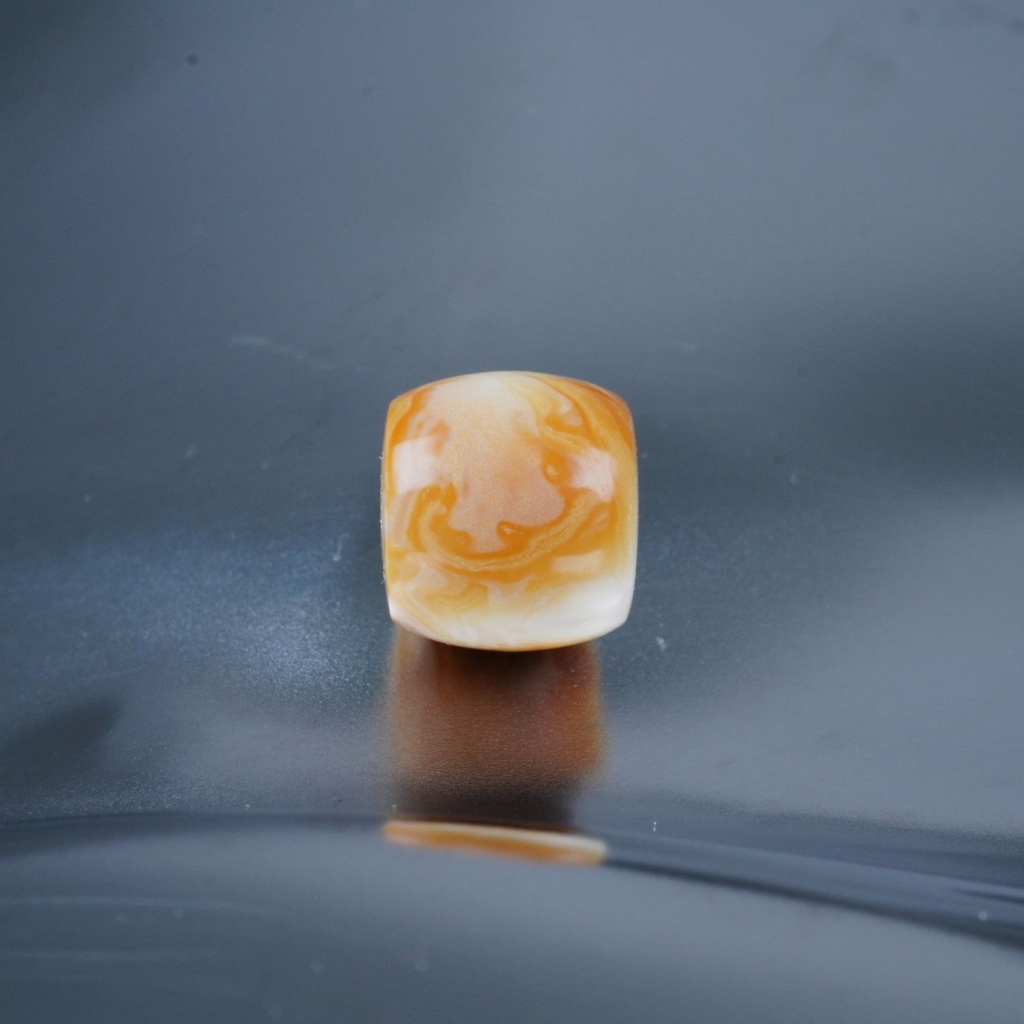 橘红沁妖花“顺风耳”直切尺寸9.2*8.3mm天然琥珀蜜蜡文玩配饰