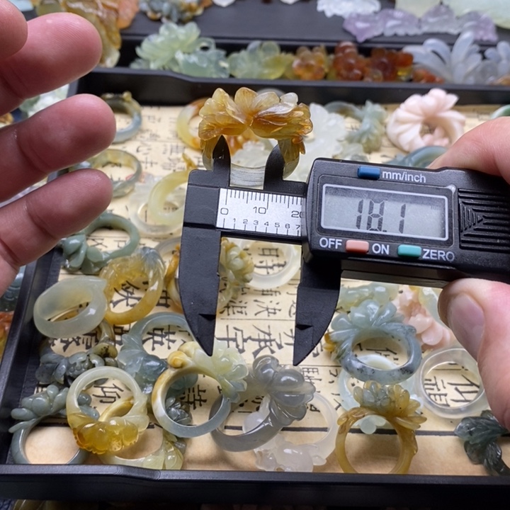 蛇纹石玉合金颈饰