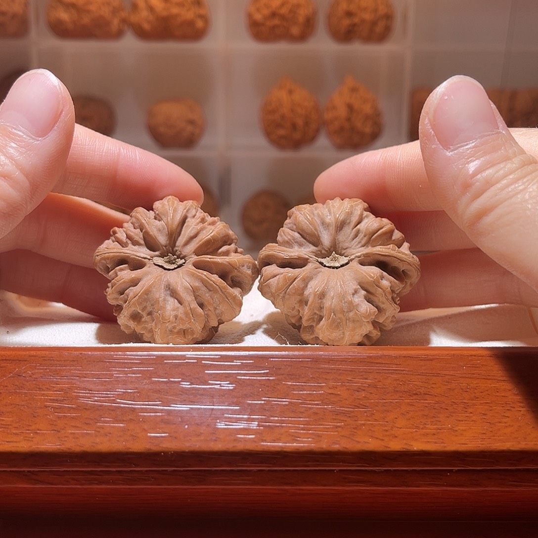 文玩核桃吊坠41平谷凹底……红皮，