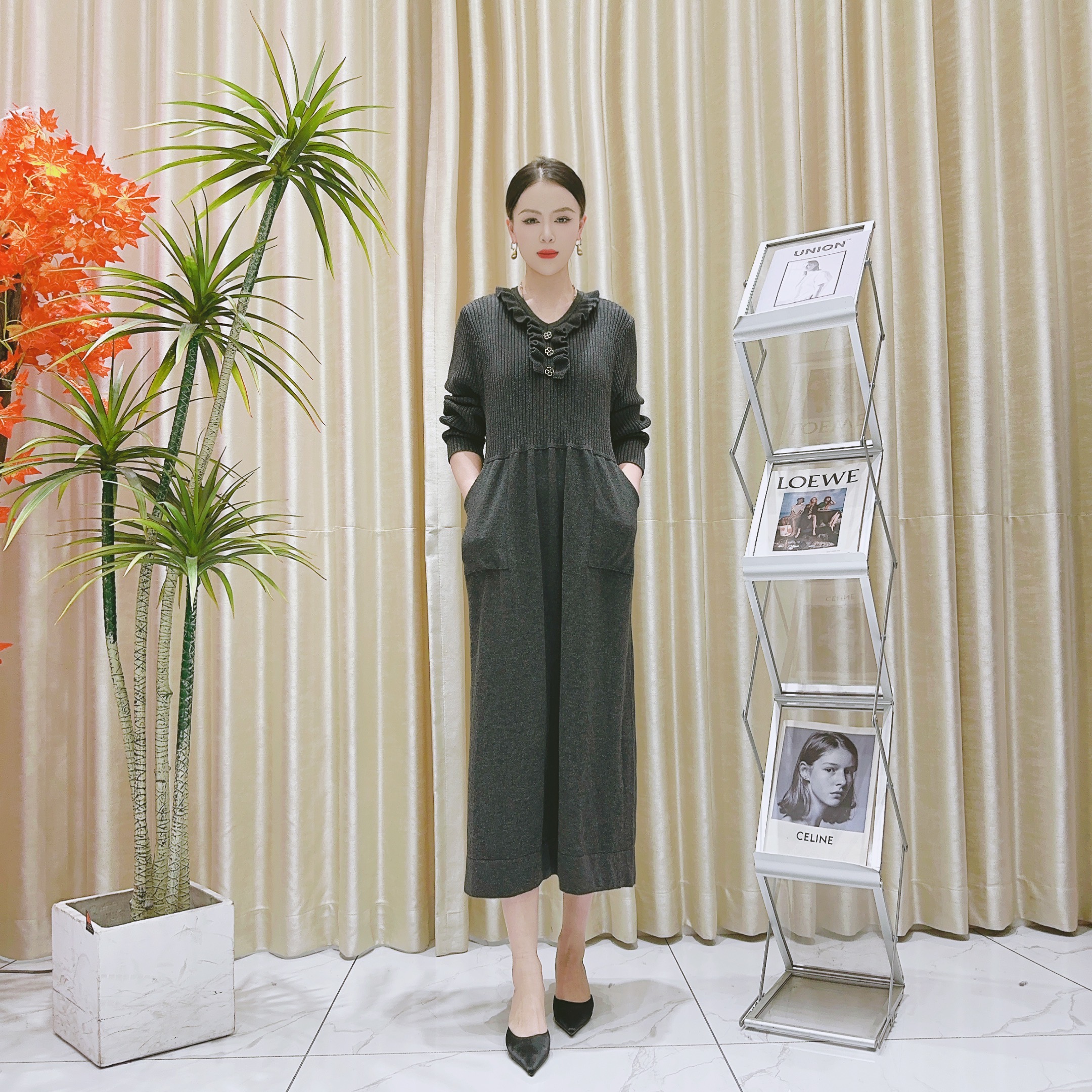 A113灰色木耳边设计款气质秋冬轻奢针织连衣裙时尚复古