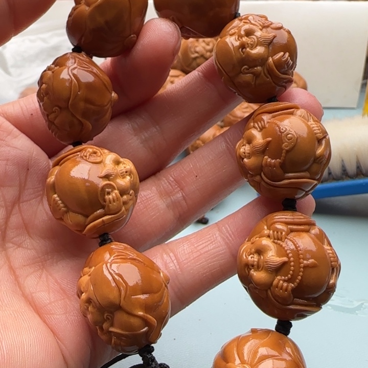 橄榄核手串雕刻工艺