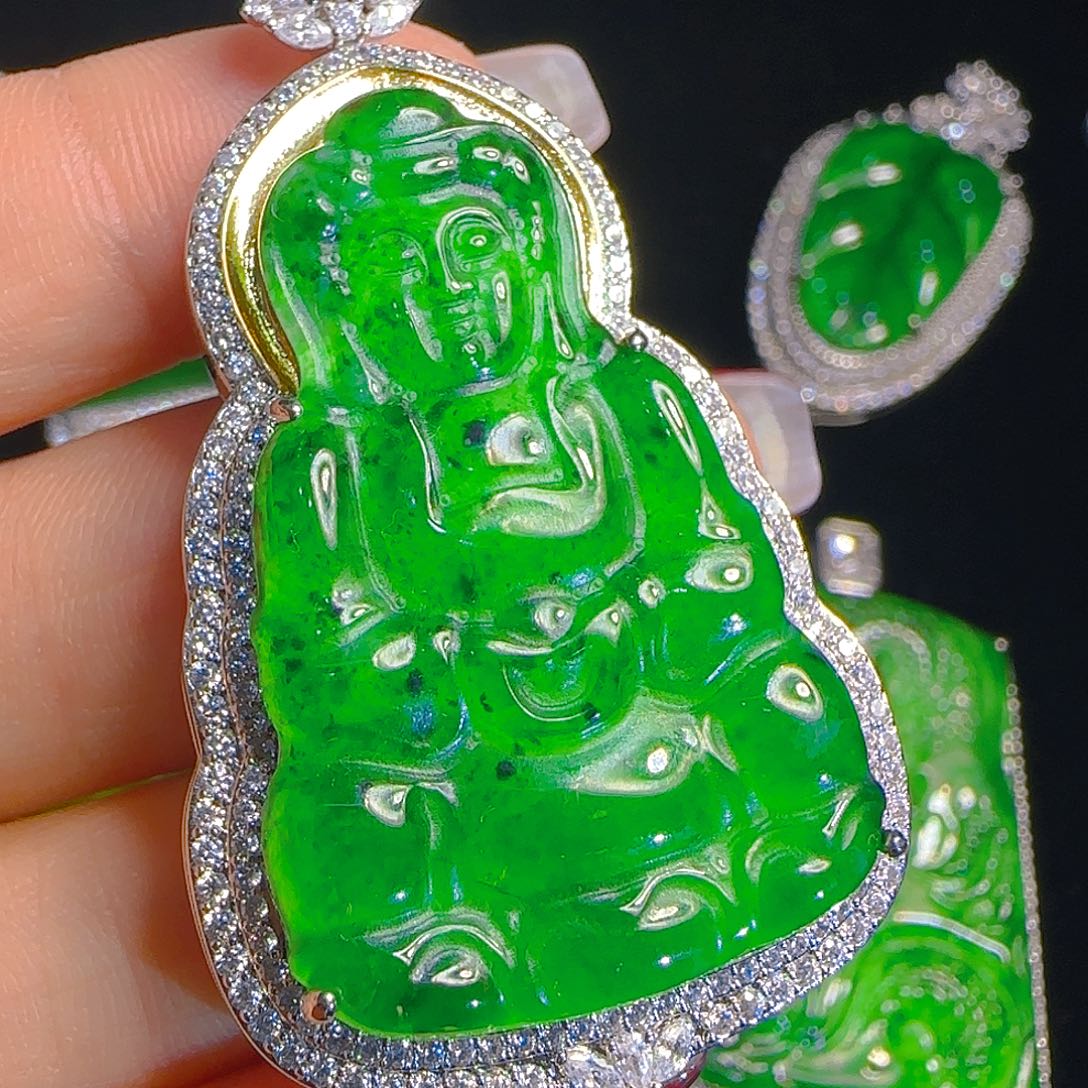 翡翠吊坠(赠链)未镶嵌