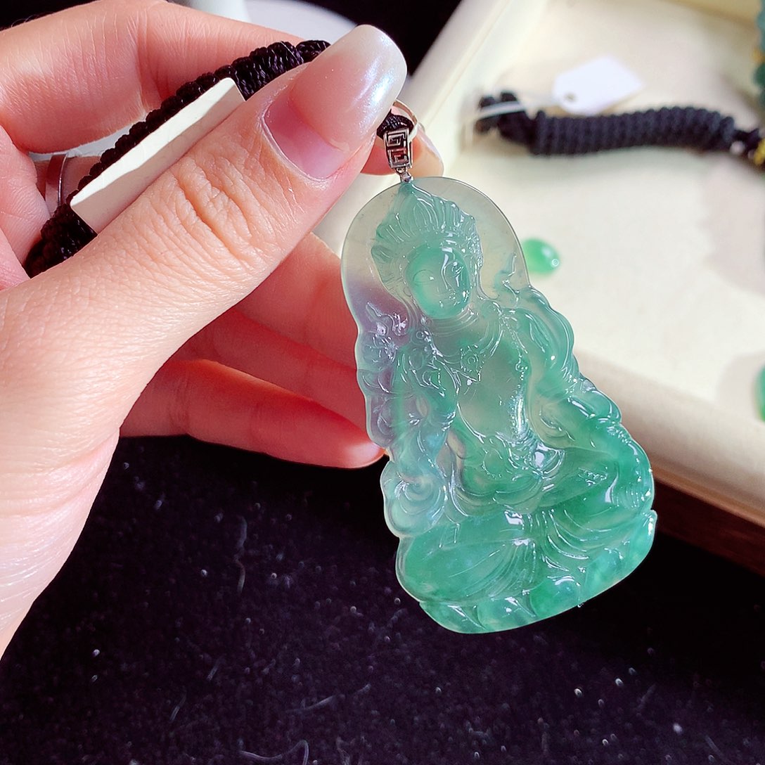 颈饰18K金镶嵌翡翠天然