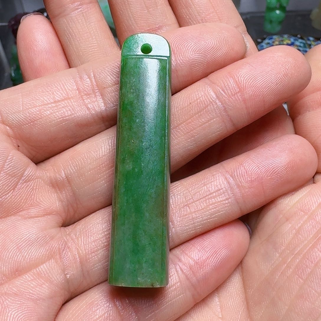 翡翠颈饰未镶嵌百*