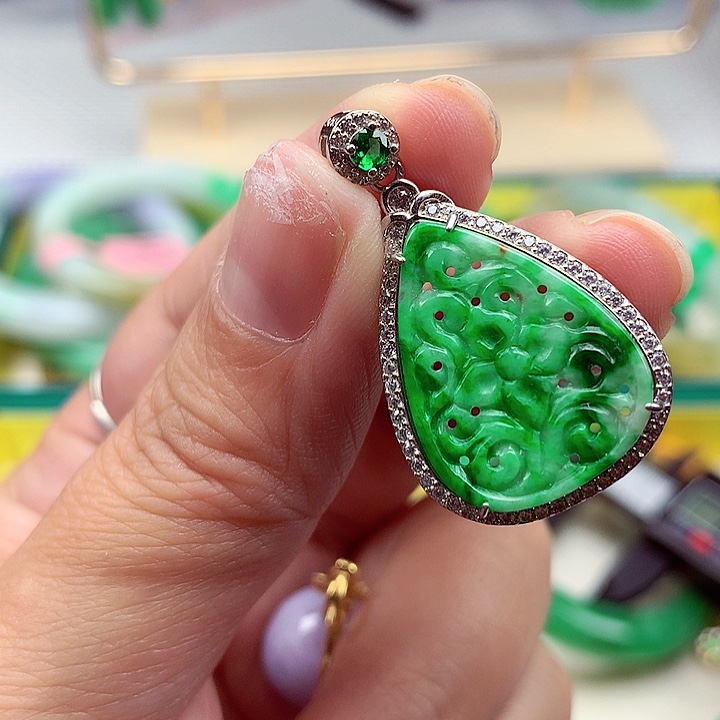 翡翠颈饰银S925镶嵌翡翠