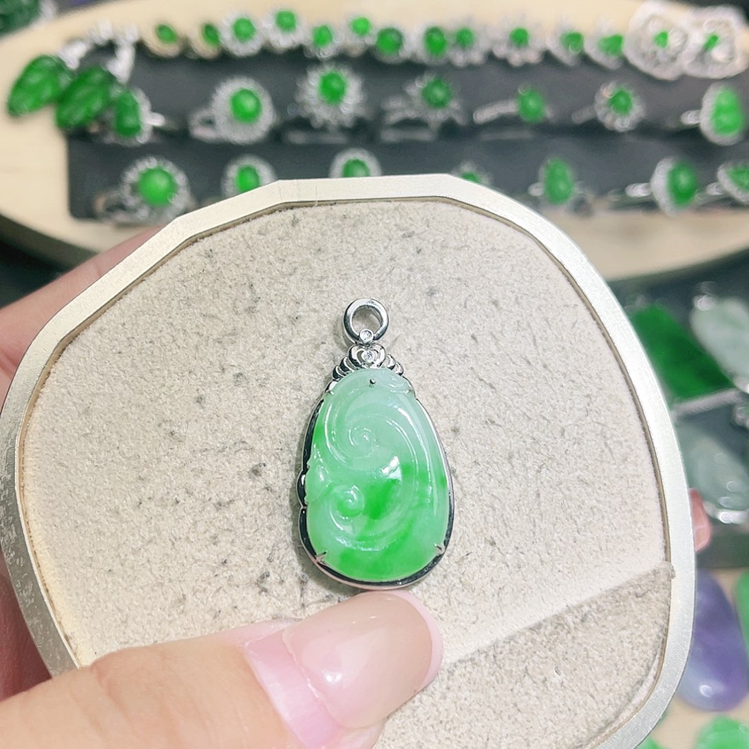 翡翠未镶嵌挂件裸石