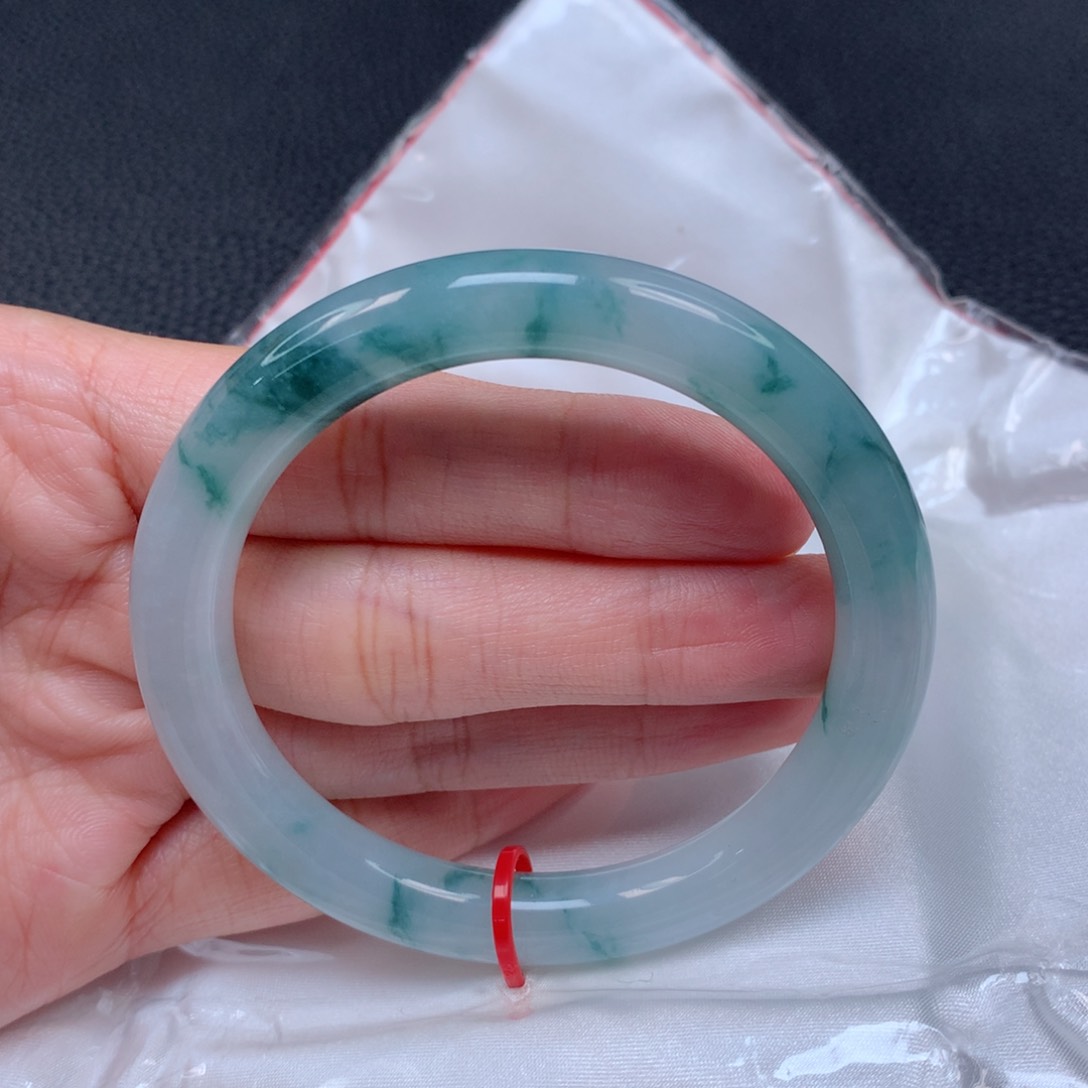 翡翠手镯未镶嵌天然