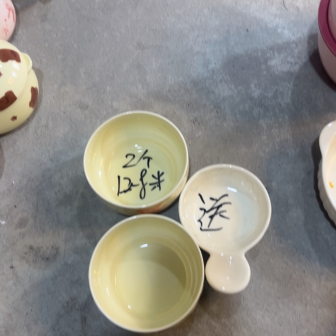 小熊碗加小猪碗送手柄碟