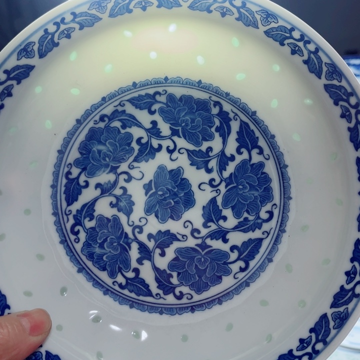 青花玲珑8寸窝盘牡丹花