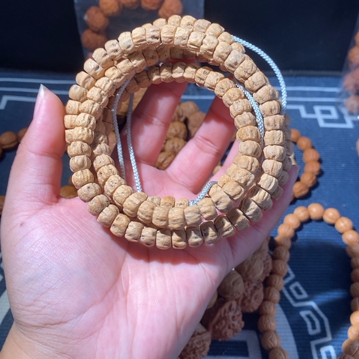 手串文玩核桃……40