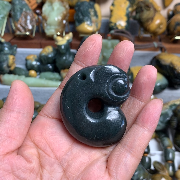 岫岩老玉（透闪石质玉）手把件未镶嵌