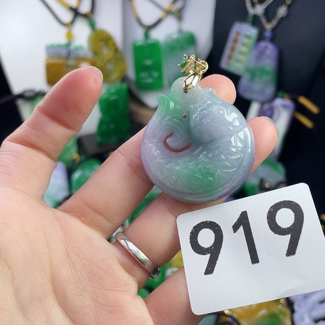 翡翠未镶嵌吊坠(赠链)