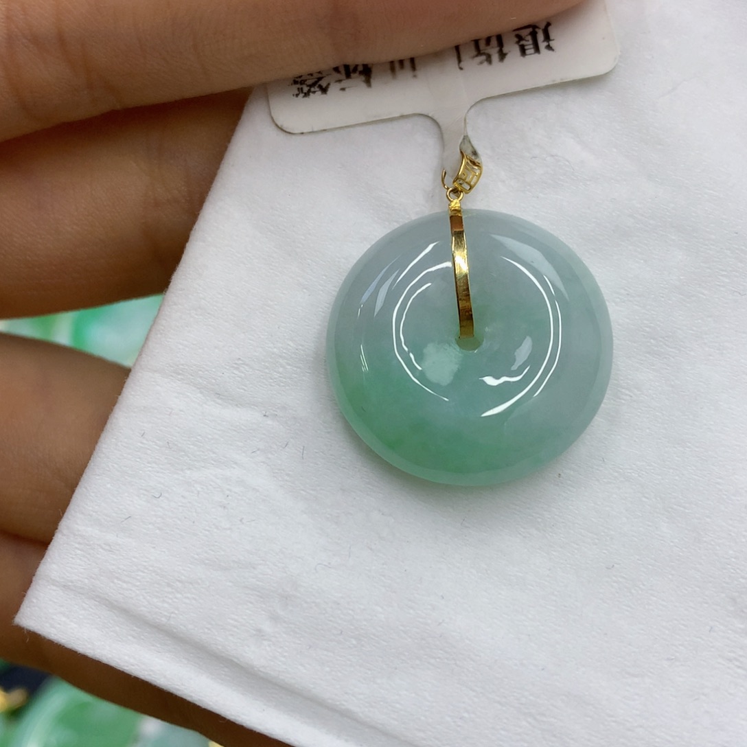 翡翠18K金镶嵌颈饰