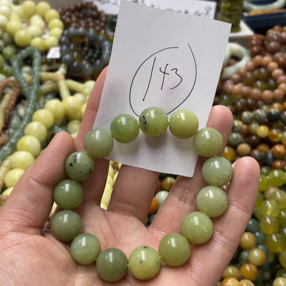 透闪石-蛇纹石玉手链未镶嵌