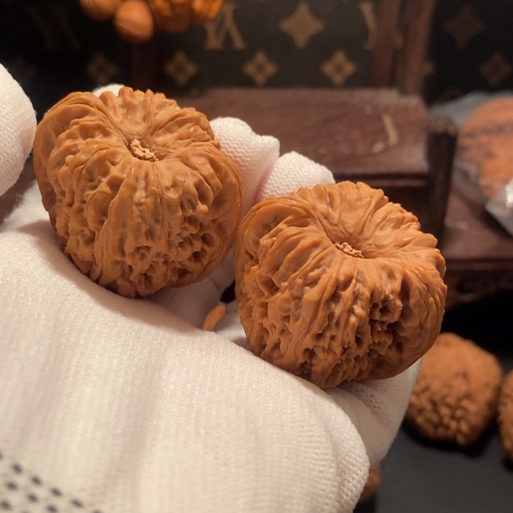 文玩核桃把件海**空凹底南疆石