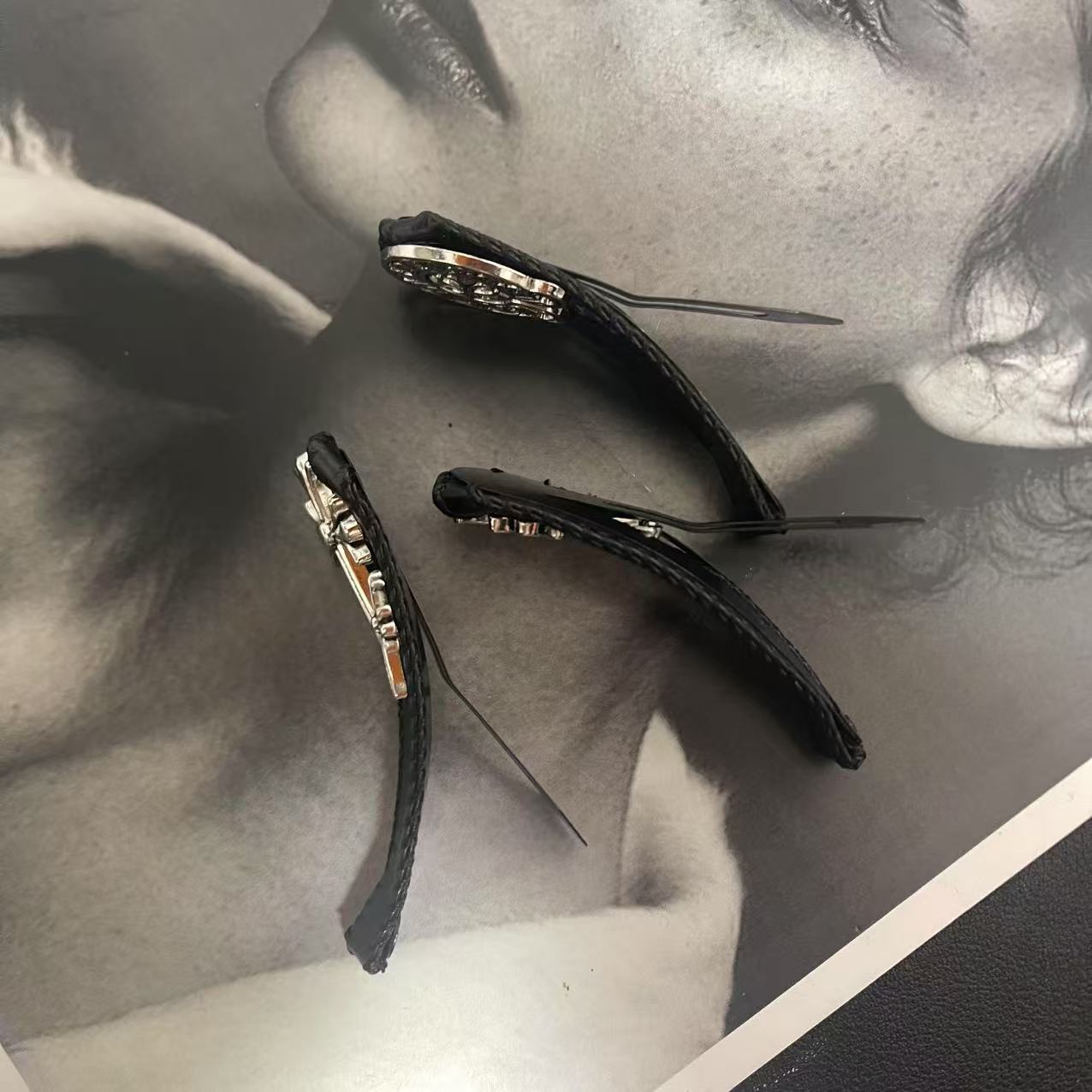 十字架镂空皮质缝线BB夹三只装