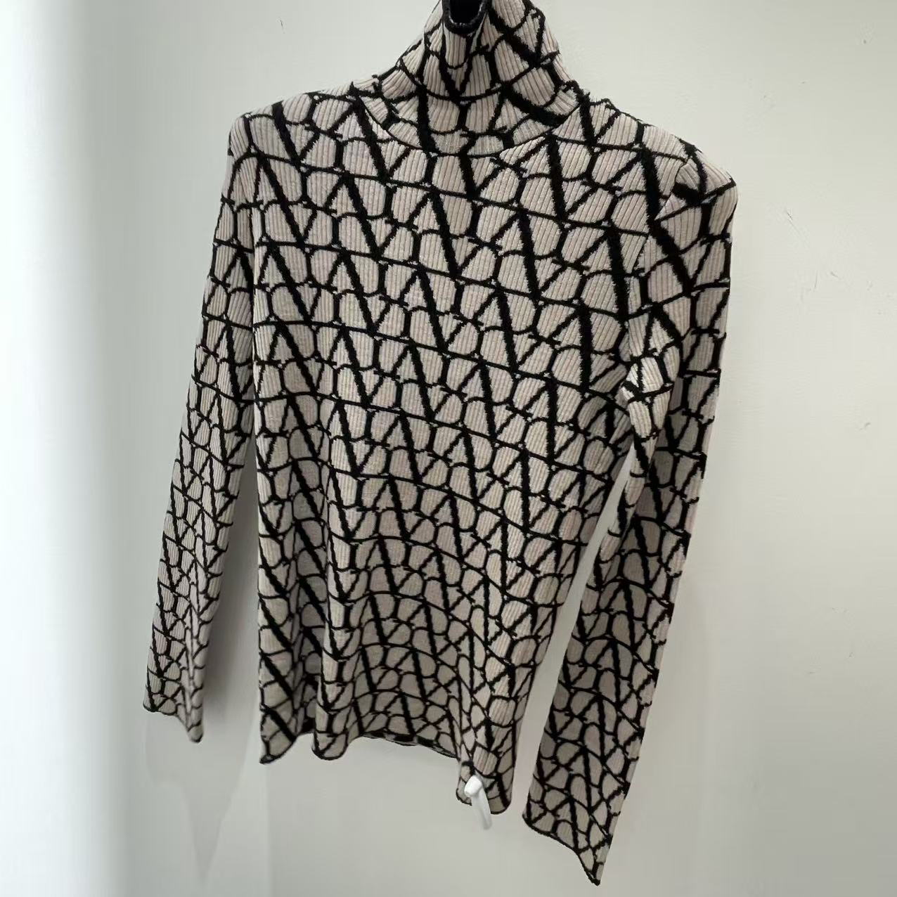 未使用 Valentino/华伦天奴 女款满标老花高领毛衣女装