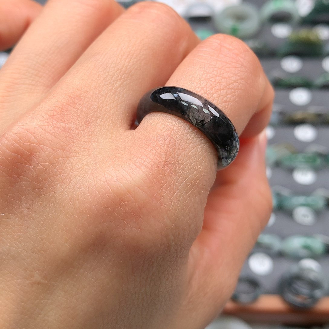 【闪购商品】翡翠戒指未镶嵌17圈口微瑕冰乌鸡