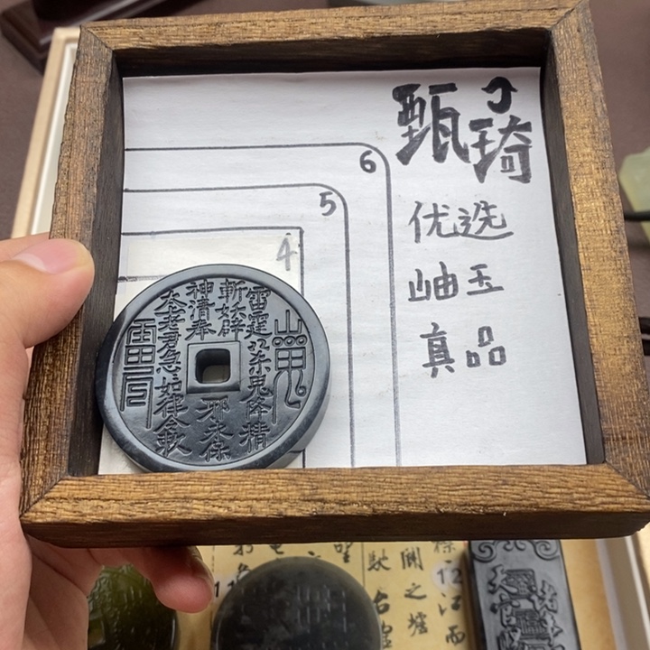 未镶嵌蛇纹石玉颈饰