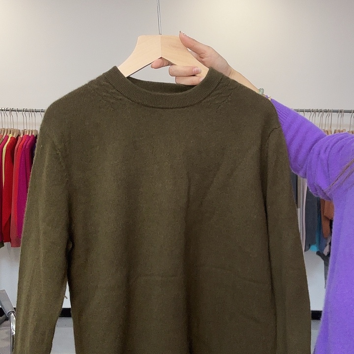 纯羊绒男士咸菜绿色上衣