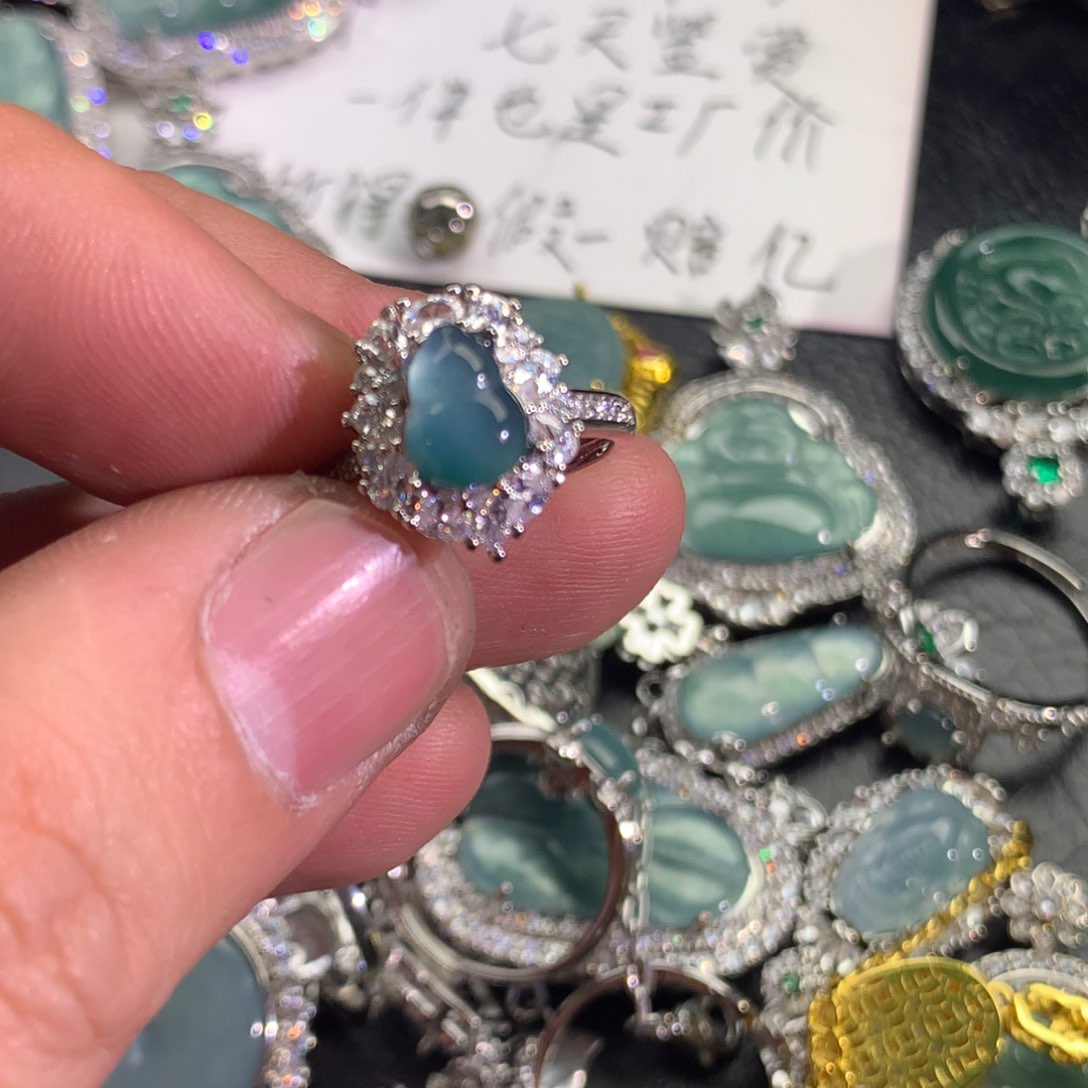 翡翠颈饰未镶嵌葫芦戒指
