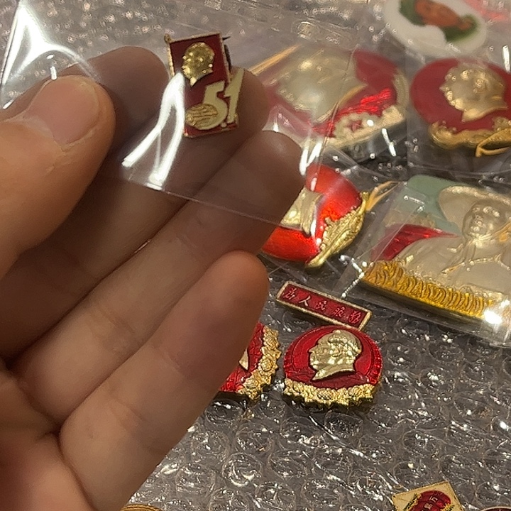 L***b像章一一一一一一一高贵轻