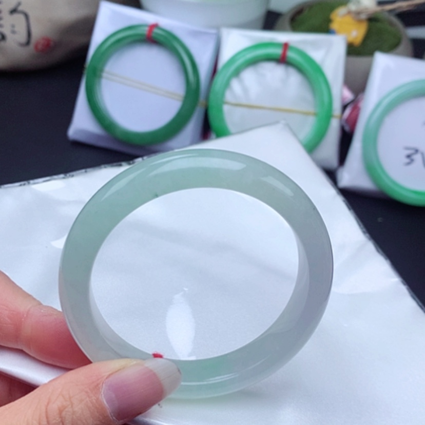 【闪购商品】翡翠手镯未镶嵌          正圈54.5 冰晴水