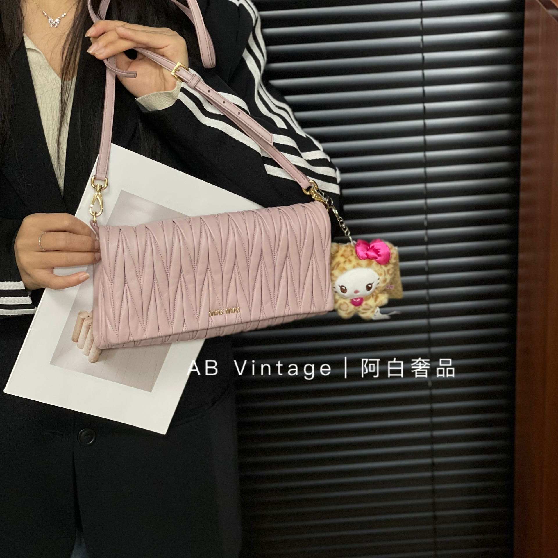 95新 MIU MIU/缪缪 阿白奢品/缪缪 淡粉色法棍包