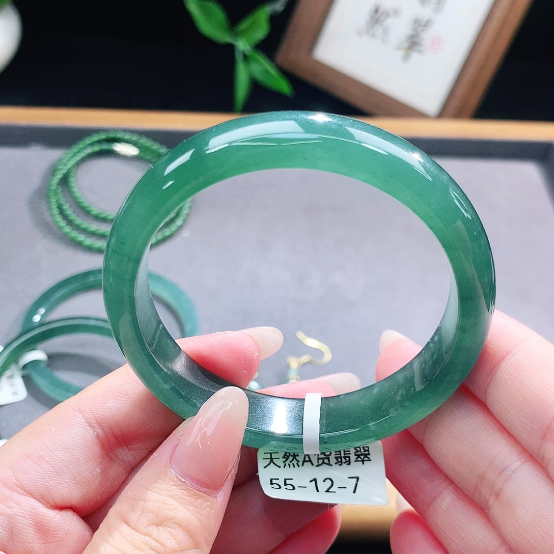 翡翠手镯（圆镯）未镶嵌