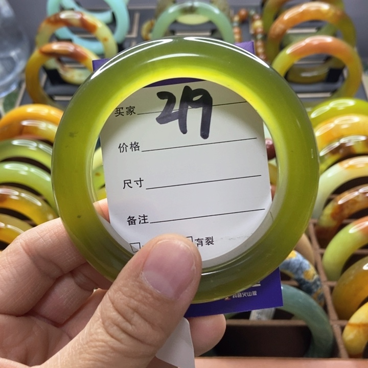 蛇纹石玉手镯未镶嵌Z****?