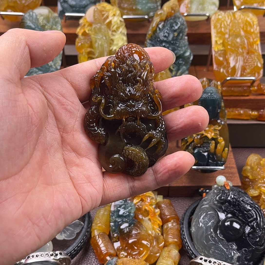 闲***趣蛇纹石玉未镶嵌颈饰